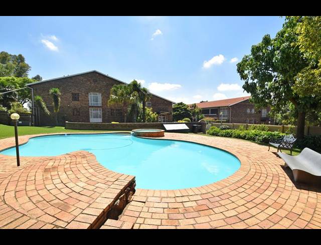 4 BEDROOM TOWNHOUSE FOR SALE IN ST ANDREWS